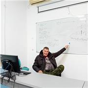 Motivierter Deutschlehrer mit Leidenschaft für Sprache und Kultur. Kompetenter Deutschlehrer für alle Altersgruppen